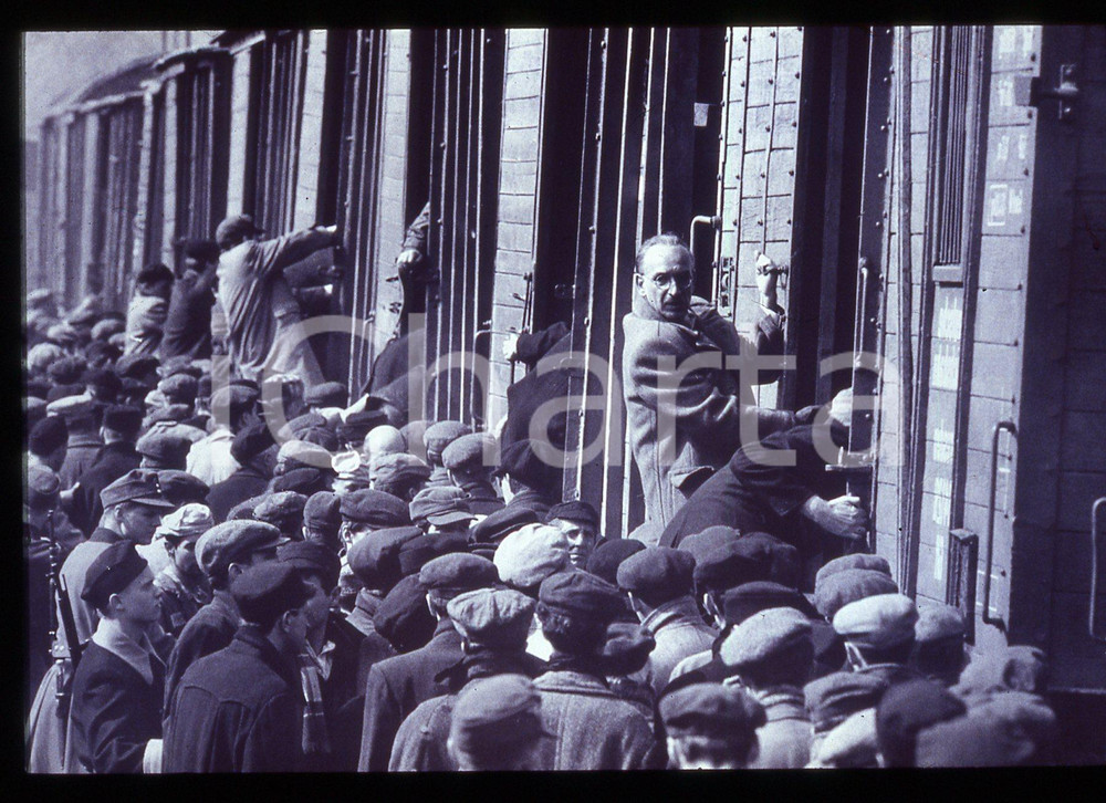 35mm vintage slide* 1993 SCHINDLER'S LIST - Ben KINGSLEY in una scena del film