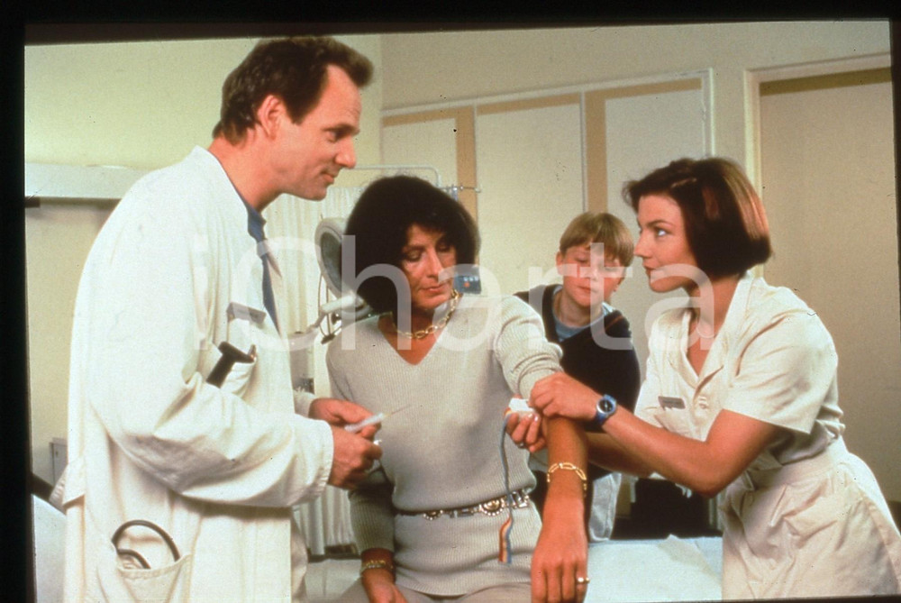 Fotografia d epoca originale 35mm vintage slide 1995 FUR ALLE FALLE STEFANIE  Scena della serie TV 1