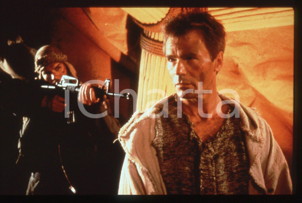 Fotografia d epoca originale 35mm vintage slide 1997 STARGATE SG1  Richard Dean ANDERSON in una scena 1