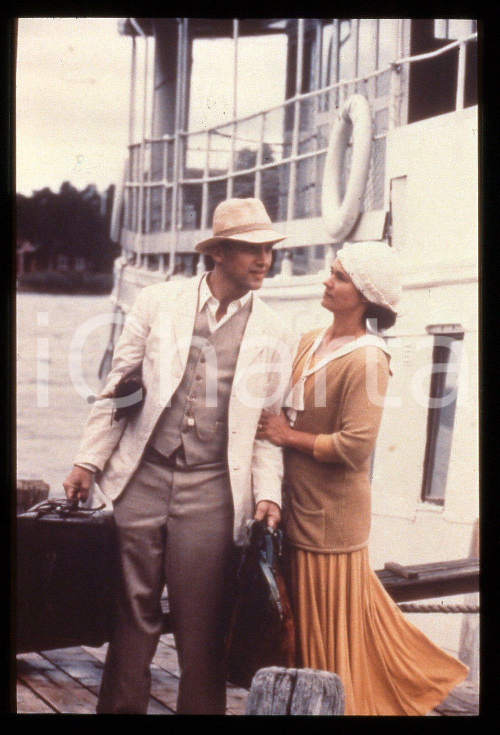 Fotografia d epoca originale 35mm vintage slide 1996 CONVERSAZIONI PRIVATE  Pernilla AUGUST e Samuel FROLER 1