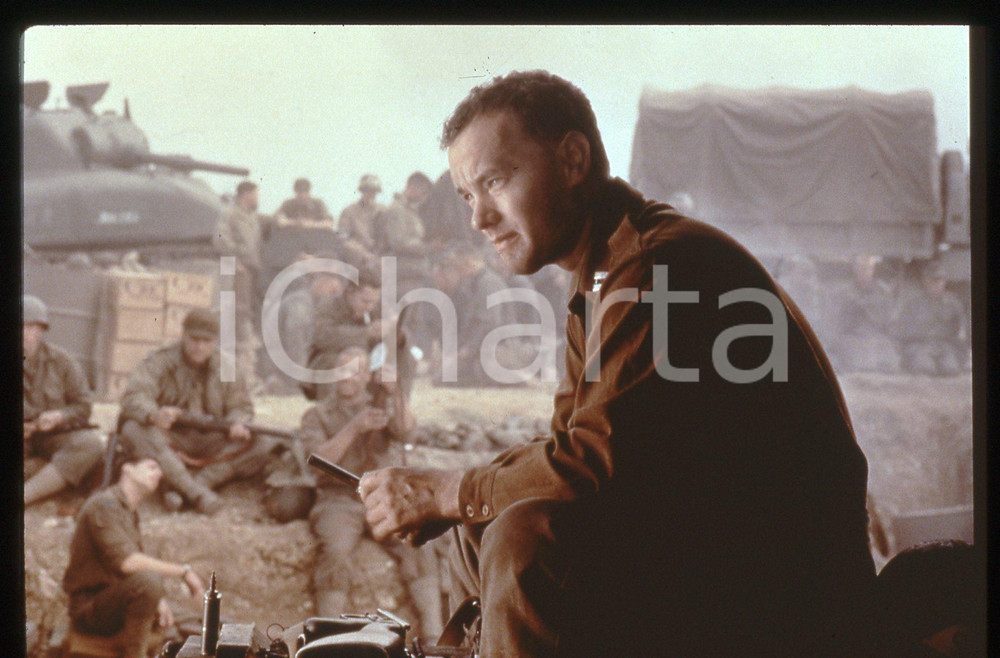 Fotografia d epoca originale 35mm vintage slide 1998 Film SALVATE IL SOLDATO RYAN Tom HANKS in una scena 1