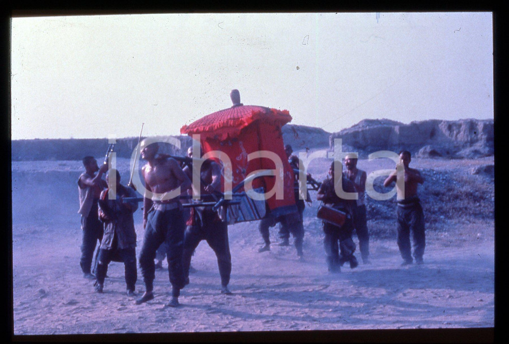 Fotografia d epoca originale 35mm vintage slide 1988 SORGO ROSSO regia di Yimou ZHANG  Una scena del film 1