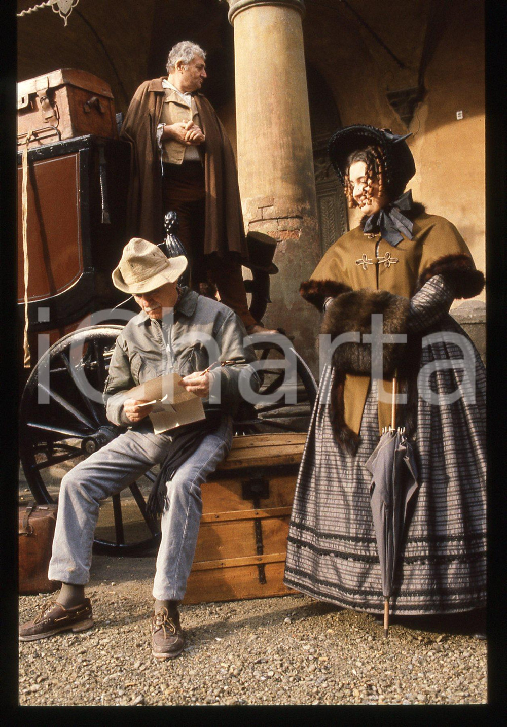 Fotografia d epoca originale 35mm vintage slide1991 ROSSINI! ROSSINI! di Mario MONICELLI Figuranti sul set 1