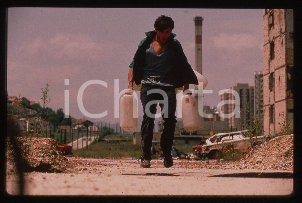 35mm vintage slide* 1997 WELCOME TO SARAJEVO di Michael WINTERBOTTOM - una scena