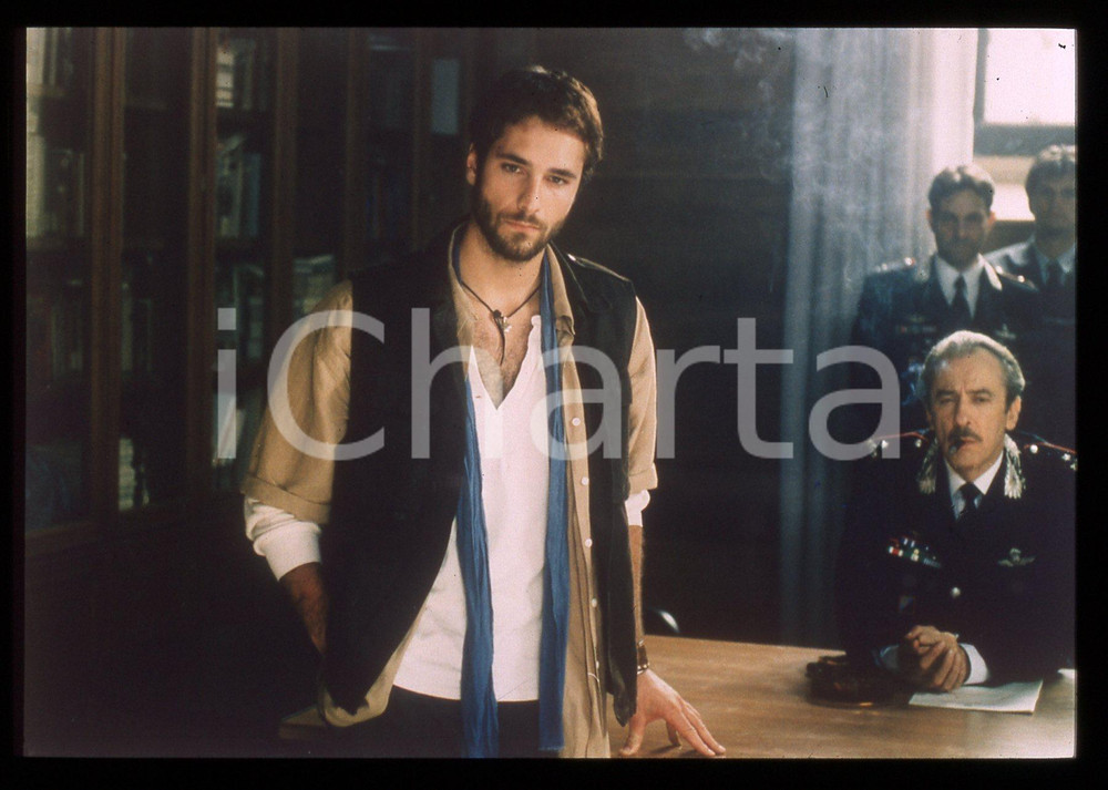 Fotografia d epoca originale 35mm vintage slide 1998 Film Tv ULTIMO  Raoul BOVA in una scena 2 1