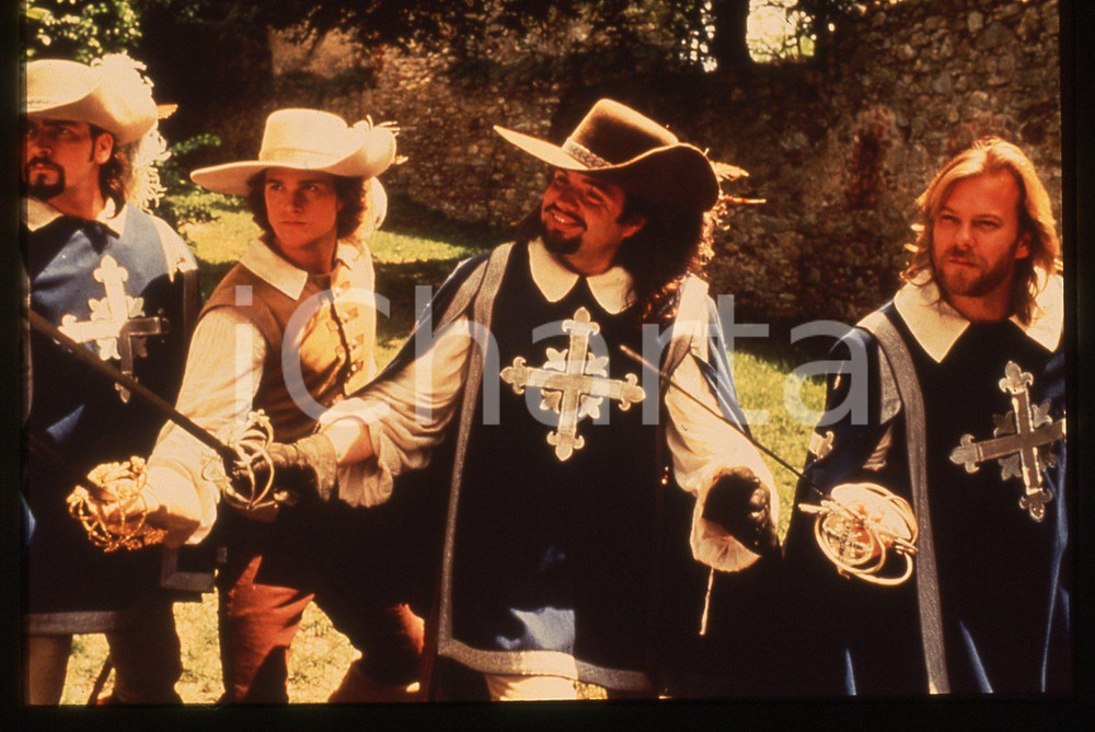 Fotografia d epoca originale 35mm vintage slide 1993 THE THREE MUSKETEERS di Stephen HEREK  I protagonisti 1