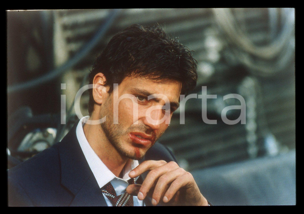 Fotografia d epoca originale 35mm vintage slide 1999 Film Tv TRE ADDII  Daniele LIOTTI in una scena 2 1