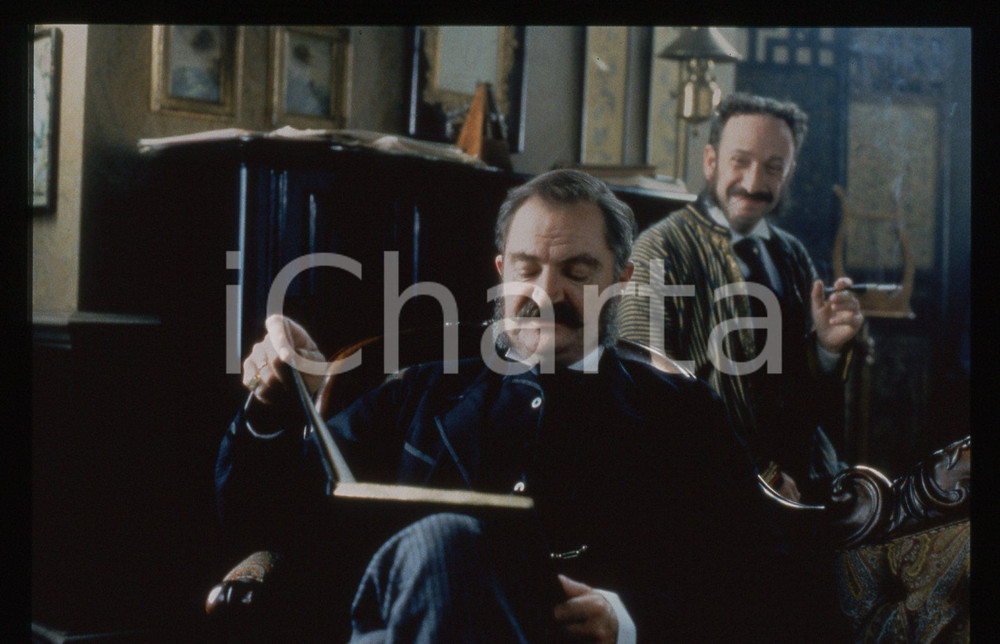 35mm vintage slide* 1999 TOPSY - TURVY - Allan CORDUNER in una scena del film