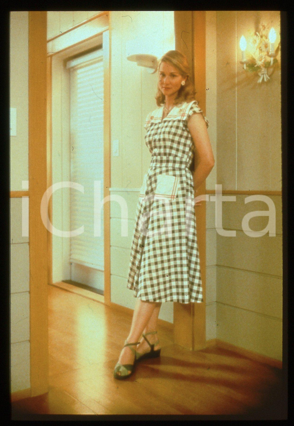 35mm vintage slide* 1998 Film THE TRUMAN SHOW - Laura LINNEY in una scena 