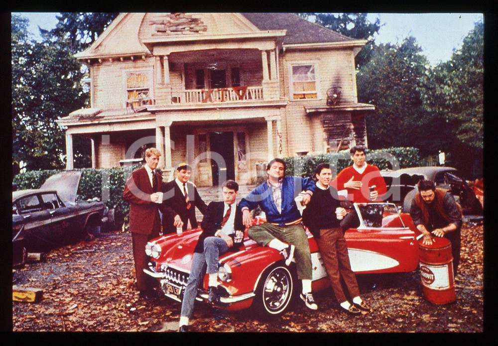 35mm vintage slide* 1978 ANIMAL HOUSE - John BELUSHI in una scena del film (3)   Diapositiva d'epoca, in formato 35 mm. CONDIZIONI: GOODE' severamente vietata la riproduzione. Tutti i diritti sono riservati. ICharta mette in vendita, sul negozio eBay e in esclusiva sul sito "icharta" il proprio archivio composto da numerose diapositive e negativi fotografici d'epoca, tutti originali e autentici, che attraversano la storia del costume italiano tra gli la fine degli anni Sessanta e Novanta.Si tratta di uno sguardo inedito sull'attualit&agrave;, la politica, la vita quotidiana, il gossip e la cultura, che fotografa il cambiamento della nazione in quest'ultimo scorcio del XX secolo. Un'occasione unica per il mercato del collezionismo, che vede finalmente disponibile un archivio eccezionale per vastit&agrave;, tematiche e condizioni, in un settore (il negativo fotografico e la diapositiva) di assoluta novit&agrave; e dalle interessanti prospettive di investimento.  originale e autentica 1