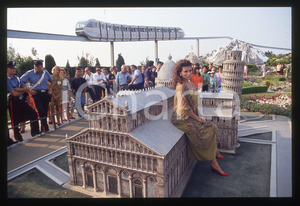 35mm vintage slide* 1990ca RIMINI Serena GRANDI visita ITALIA IN MINIATURA (14)