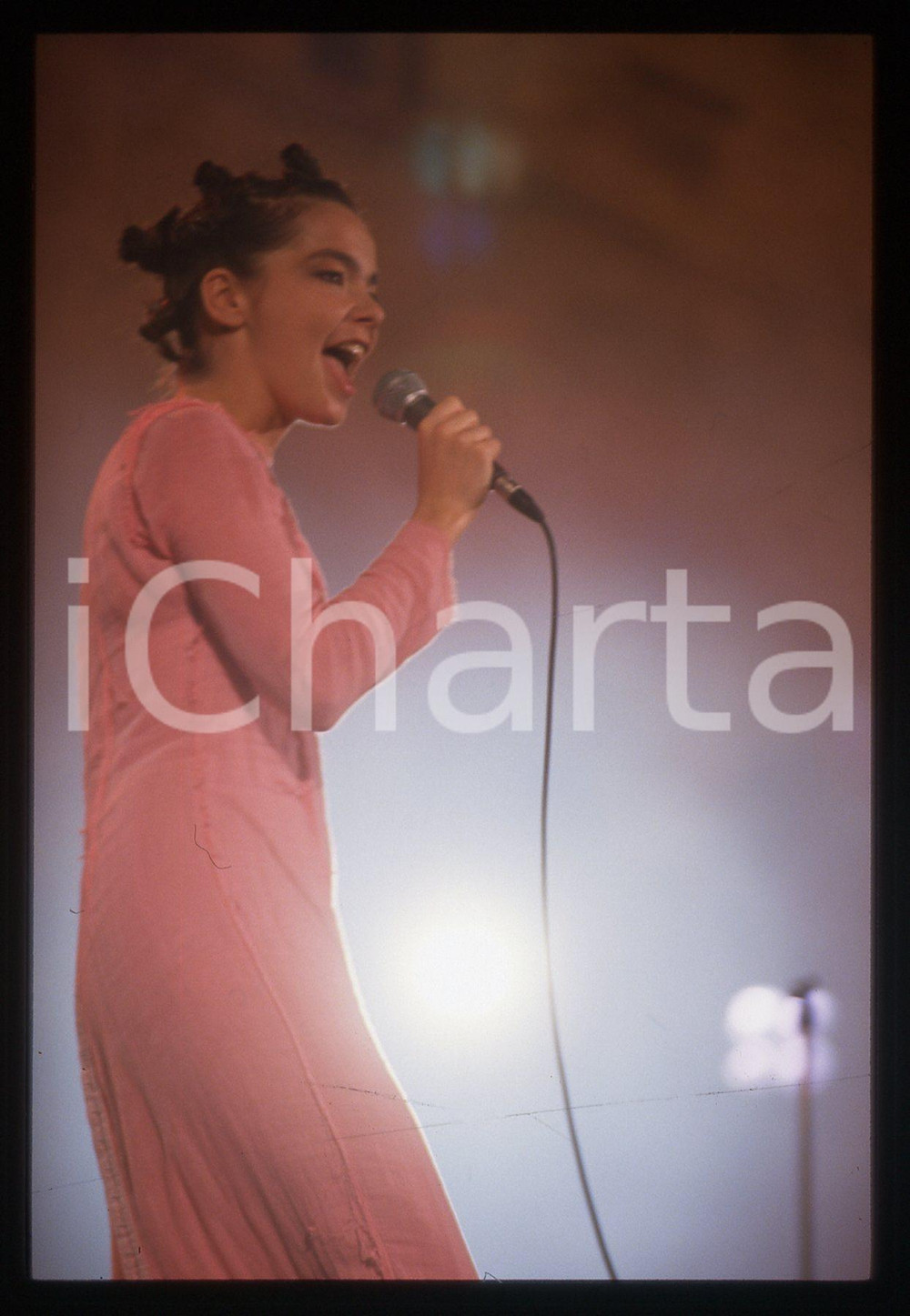 35mm vintage slide* 1994 FESTIVALBAR - BJORK canta "Big Time Sensuality" (11)