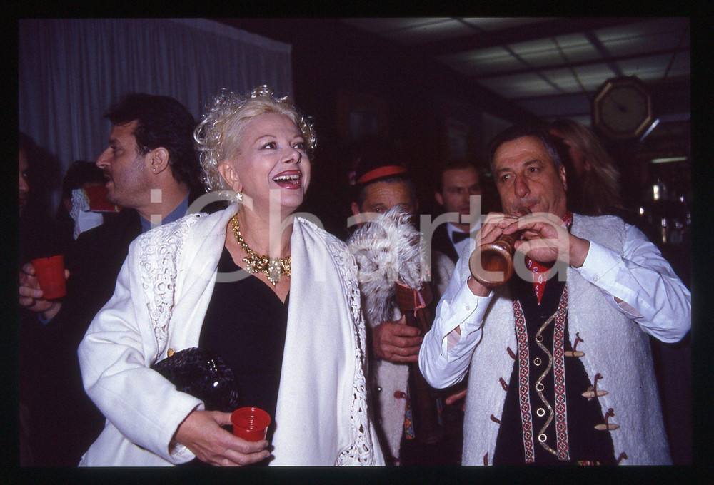 35mm vintage slide* 1990ca COSTUME - Sandra MILO ritratta con Pino LO PRESTI