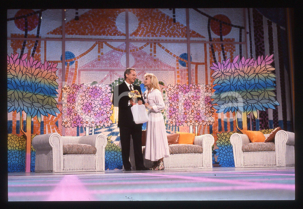 Fotografia d epoca originale 35mm vintage slide 1989 FINALMENTE VENERDI   Paola QUATTRINI e Johnny DORELLI 1