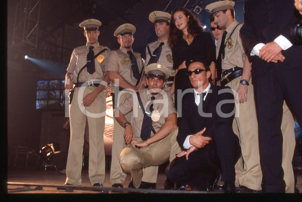 35mm vintage slide* 1999 OMNITEL - Megan GALE con gli attori dello spot (3)