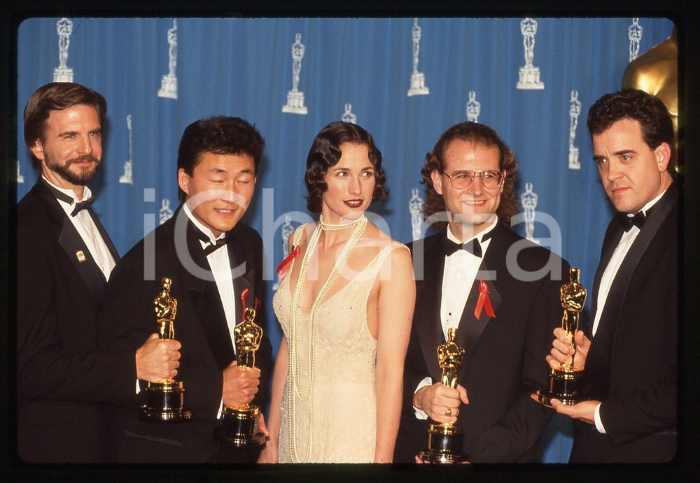 35mm vintage slide* 1993 ACADEMY AWARDS - Andie MACDOWELL con Golden Globe (2)