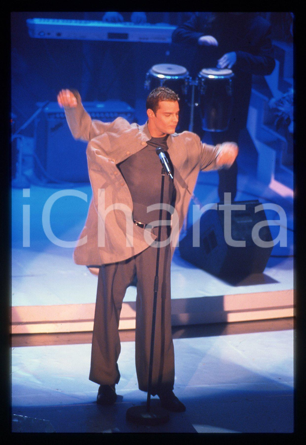 35mm vintage slide* 1995ca MUSICA - Ricky MARTIN durante un concerto