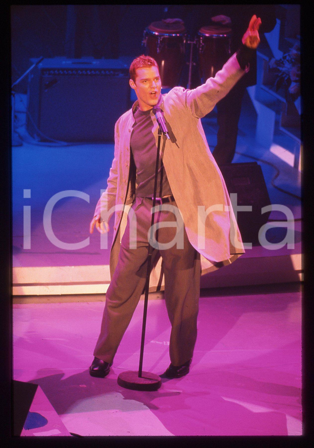 35mm vintage slide* 1995ca MUSICA - Ricky MARTIN durante un concerto (2)