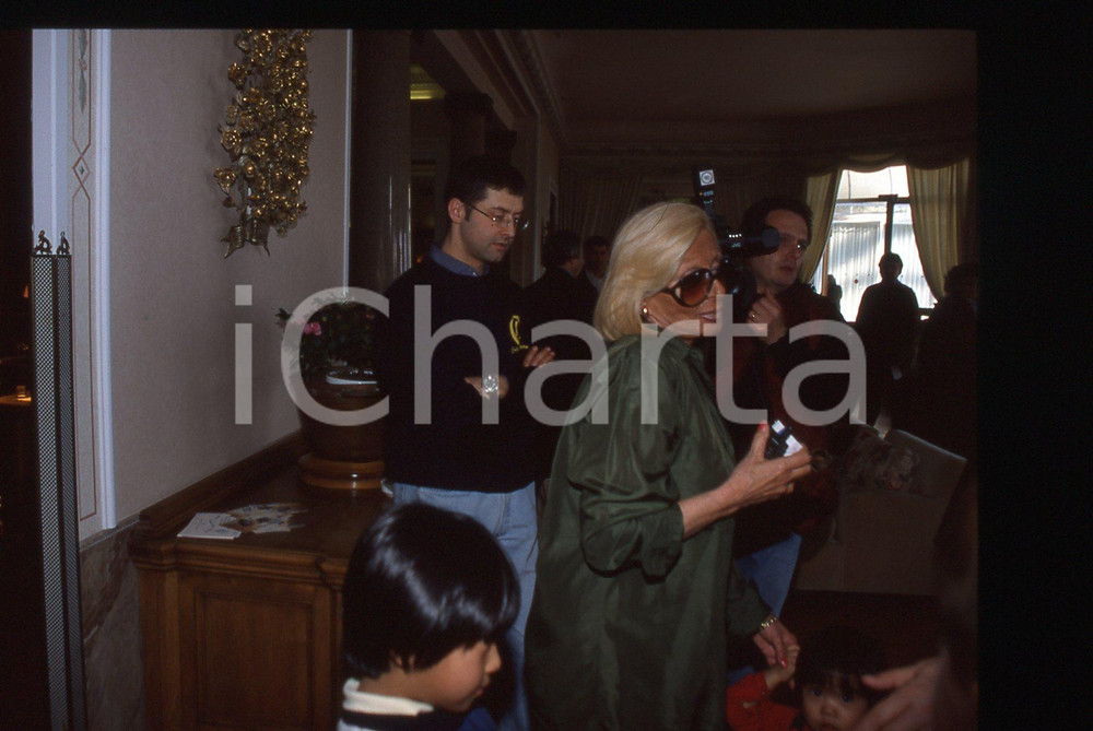 35mm vintage slide* 1990ca MILANO - Sandra MONDAINI con Gianmarco e Raymond