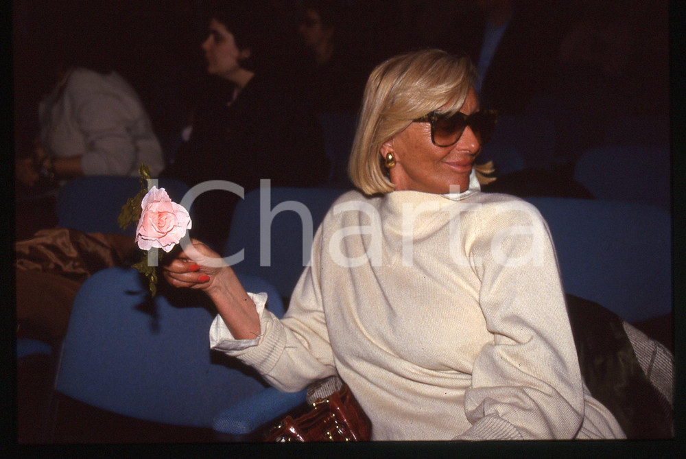35mm vintage slide* 1990ca MILANO - Sandra MONDAINI Ritratto con rosa