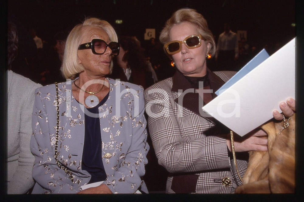 35mm vintage slide* 1990ca COSTUME - Sandra MONDAINI e Katia RICCIARELLI