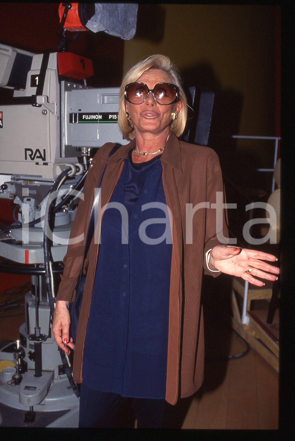 35mm vintage slide* 1990ca RAI Studi Televisivi - Sandra MONDAINI ritratto (2)
