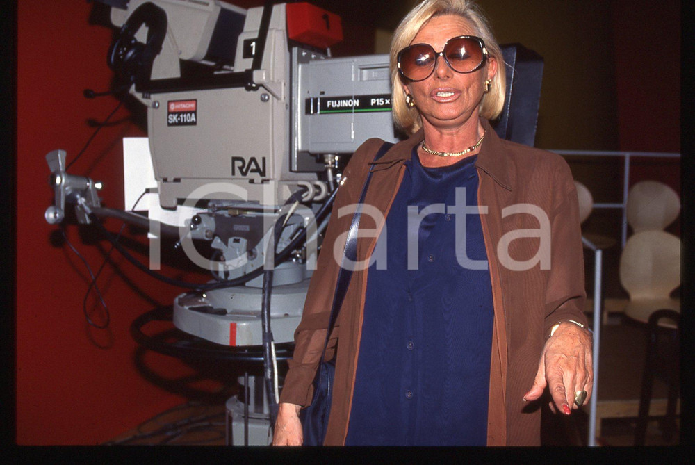 35mm vintage slide* 1990ca RAI Studi Televisivi - Sandra MONDAINI ritratto (5)