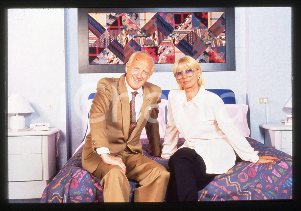 35mm vintage slide* 1988 TELEVISIONE Sandra MONDAINI e Raimondo in CASA VIANELLO