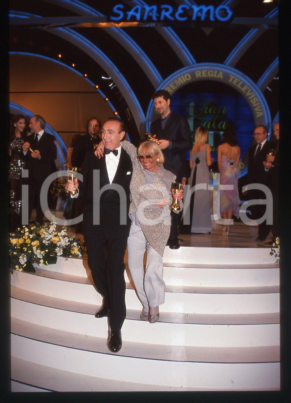 Fotografia d epoca originale 35mm vintage slide 1985 SANREMO Pippo BAUDO Sandra MONDAINI al Premio Regia TV 1