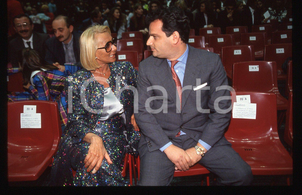 35mm vintage slide* 1990ca COSTUME - Sandra MONDAINI ritratta ad un evento (11)