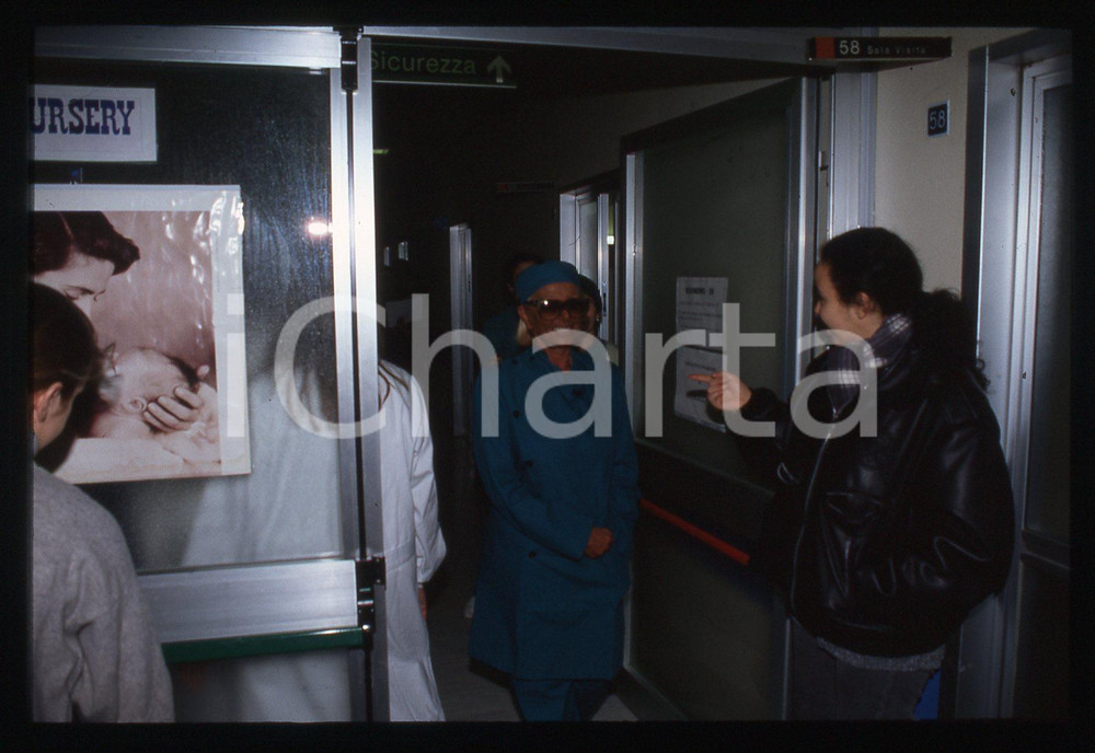 35mm vintage slide* 1990ca COSTUME - Sandra MONDAINI visita nursery