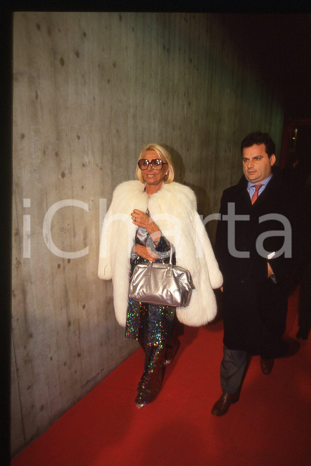 35mm vintage slide* 1990ca COSTUME - Sandra MONDAINI ritratta ad un evento (12)