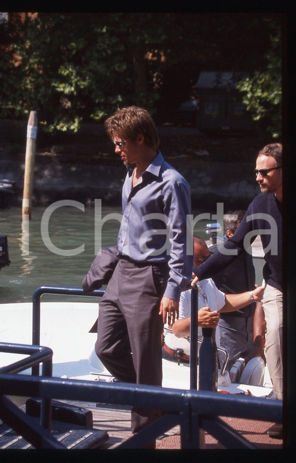 35mm vintage slide* 1999 VENEZIA - Brad PITT arrivo in motoscafo al Festival (4)
