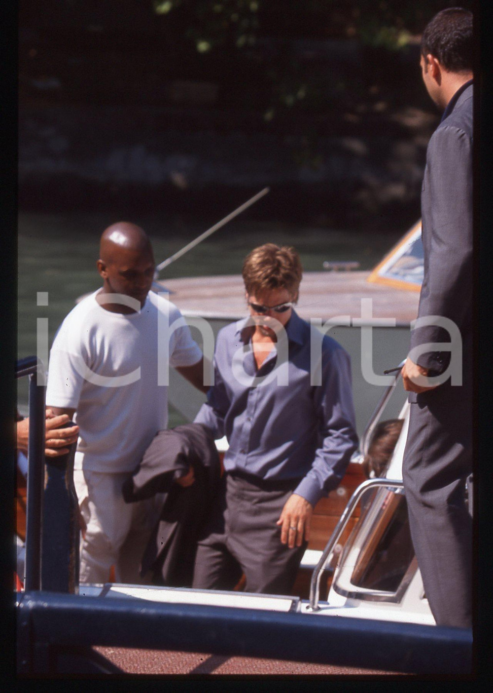 35mm vintage slide* 1999 VENEZIA - Brad PITT arrivo in motoscafo al Festival (7)