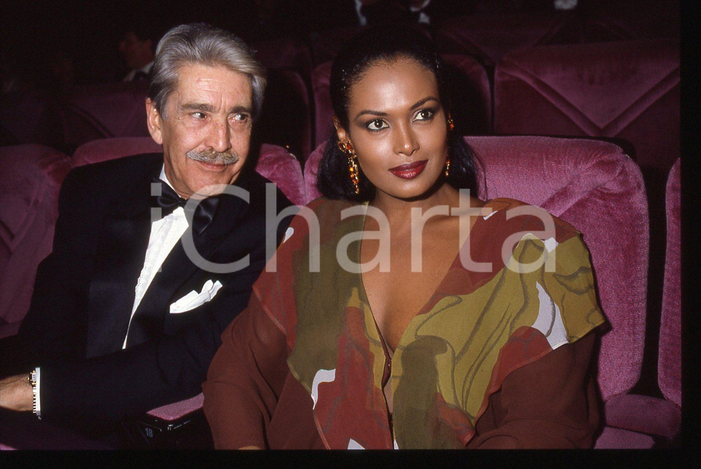 35mm vintage slide* 1990ca COSTUME - Zeudi ARAYA e Franco CRISTALDI (2)