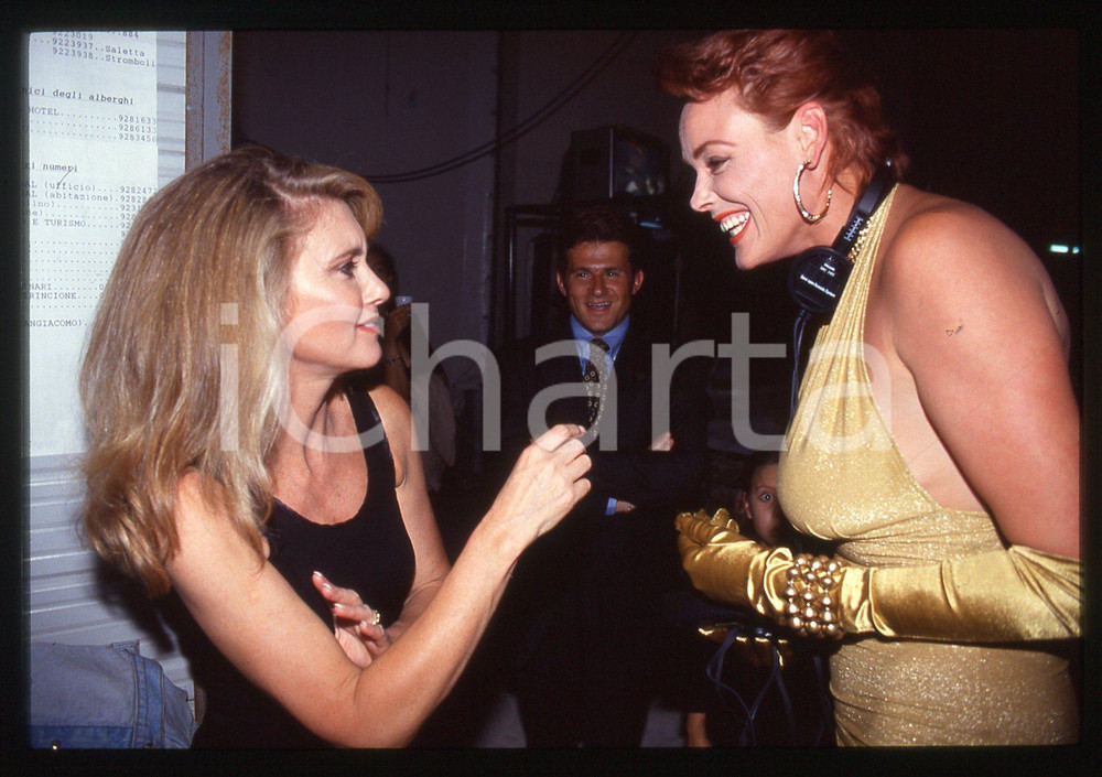 35mm vintage slide* 1992 PREMIO TV - Olivia NEWTON-JOHN e Brigitte NIELSEN (4)