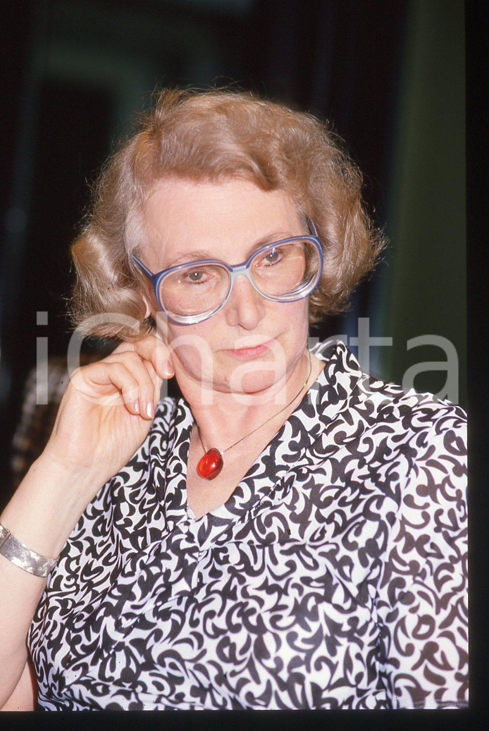 35mm vintage slide* 1990ca COSTUME - Hazel HOLT ritratto della scrittrice (2)