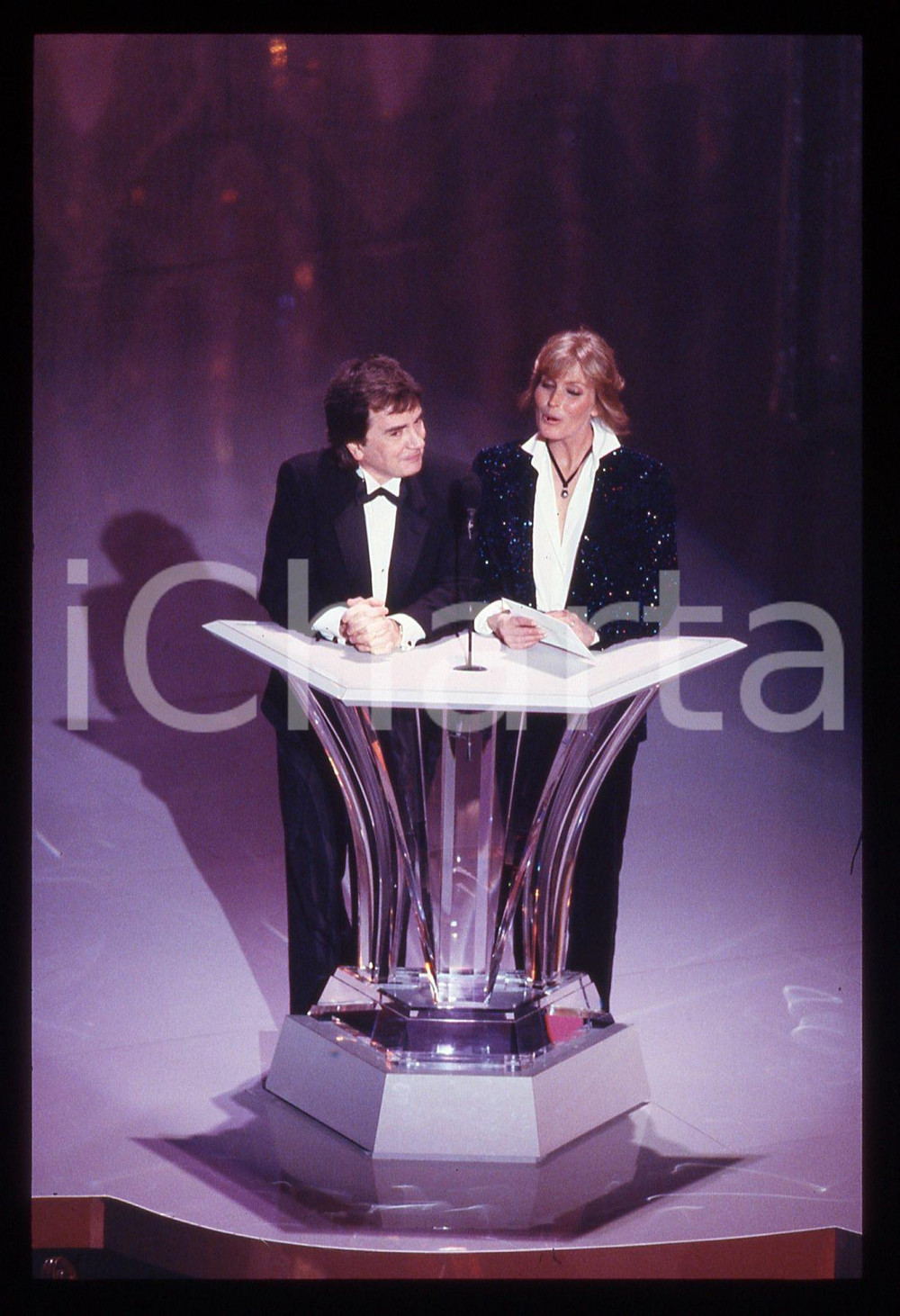 35mm vintage slide* 1989 ACADEMY AWARDS Dudley MOORE e Bo DEREK sul palcoscenico