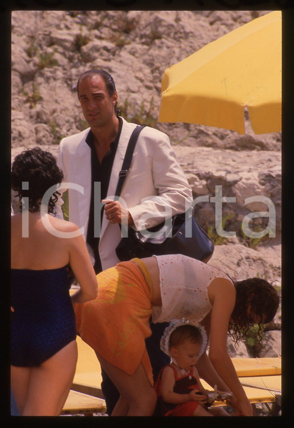35mm vintage slide* 1990ca ITALIA Steven SEAGAL e Kelly LEBROCK  al mare 