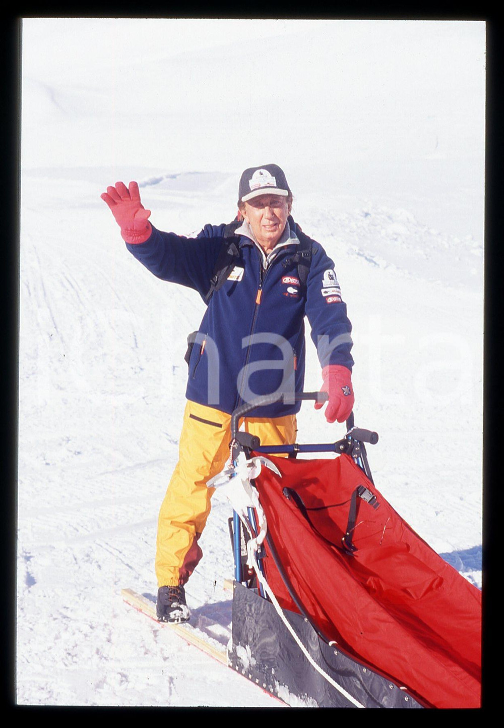 35mm vintage slide* 2001 CERVINIA Mike BONGIORNO prepara spedizione Polo Nord