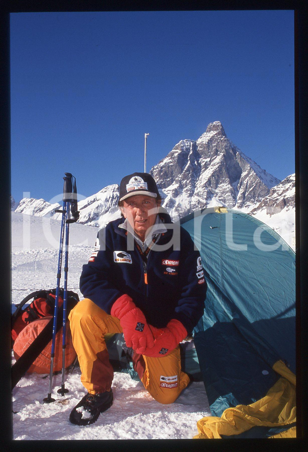 35mm vintage slide* 2001 CERVINIA Mike BONGIORNO prepara spedizione Polo Nord 8