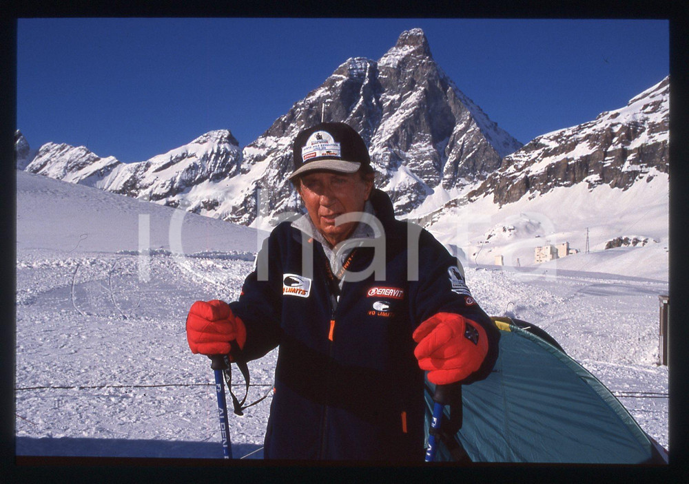 35mm vintage slide* 2001 CERVINIA Mike BONGIORNO prepara spedizione Polo Nord 18