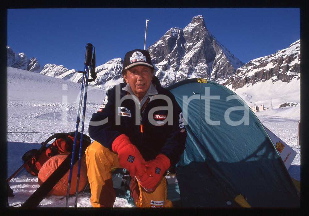35mm vintage slide* 2001 CERVINIA Mike BONGIORNO prepara spedizione Polo Nord 24
