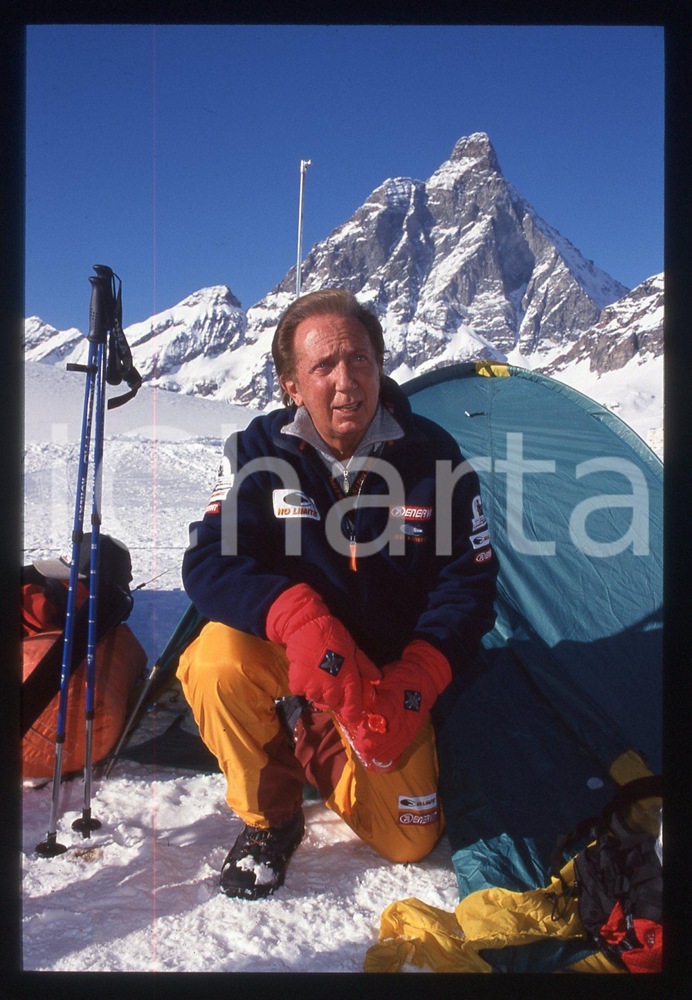 35mm vintage slide* 2001 CERVINIA Mike BONGIORNO prepara spedizione Polo Nord 26