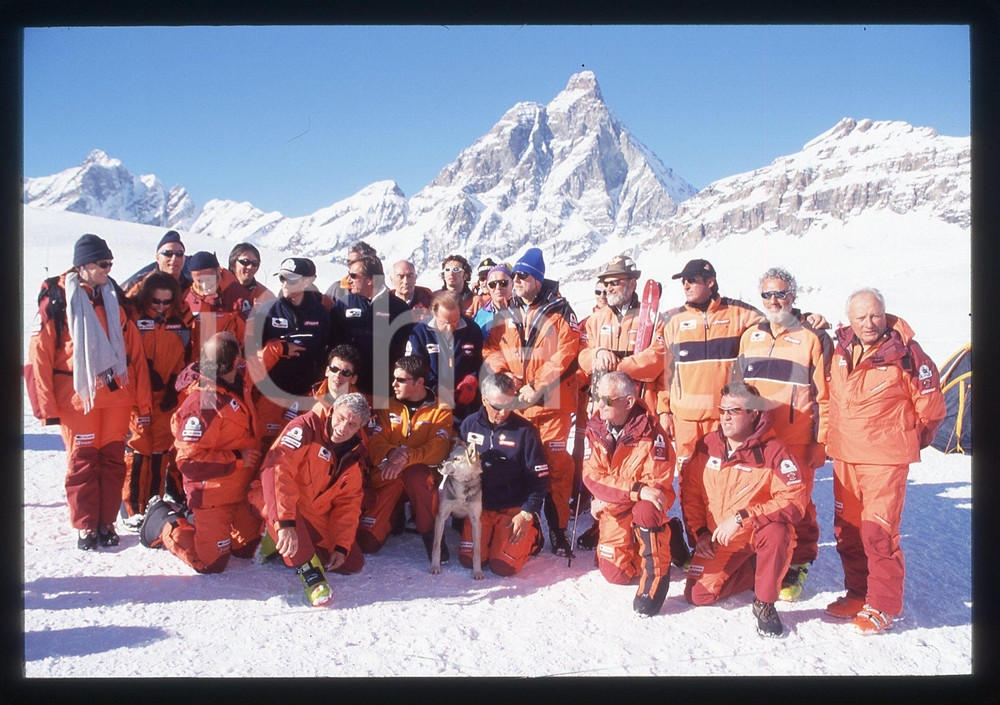 35mm vintage slide* 2001 CERVINIA Mike BONGIORNO e membri spedizione POLO NORD 4
