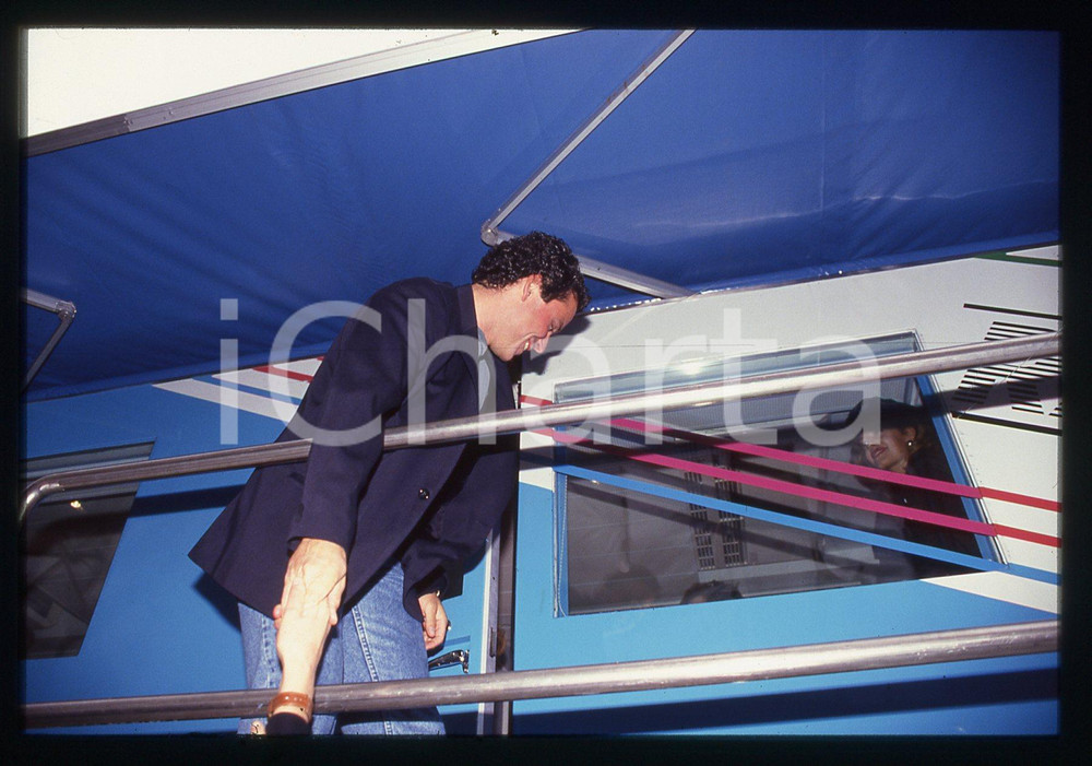35mm vintage slide* 1990 ROMA Ethan WAYNE di BEAUTIFUL davanti a HOTEL PLAZA *6