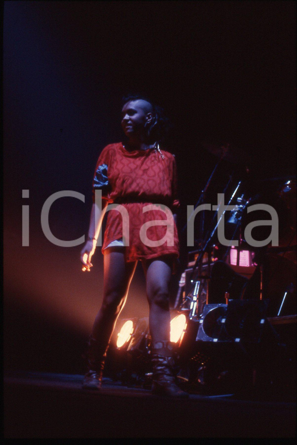 35mm vintage slide* 1982 MUSICA Annabella LWIN gruppo BOW WOW WOW in concerto
