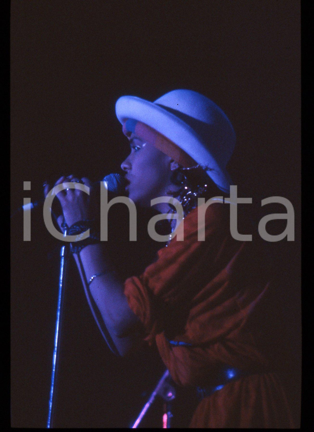 35mm vintage slide* 1982 MUSICA Annabella LWIN gruppo BOW WOW WOW in concerto *4