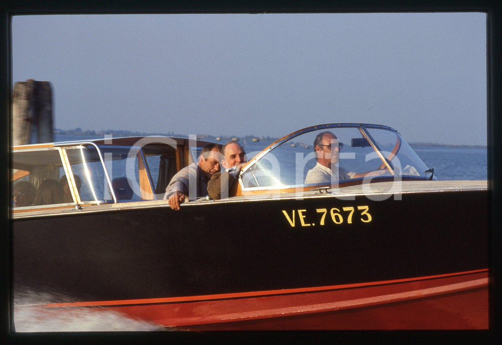 Fotografia d epoca originale 35mm vintage slide 1983 Festival VENEZIA  Ingmar BERGMAN in motoscafo 7 1