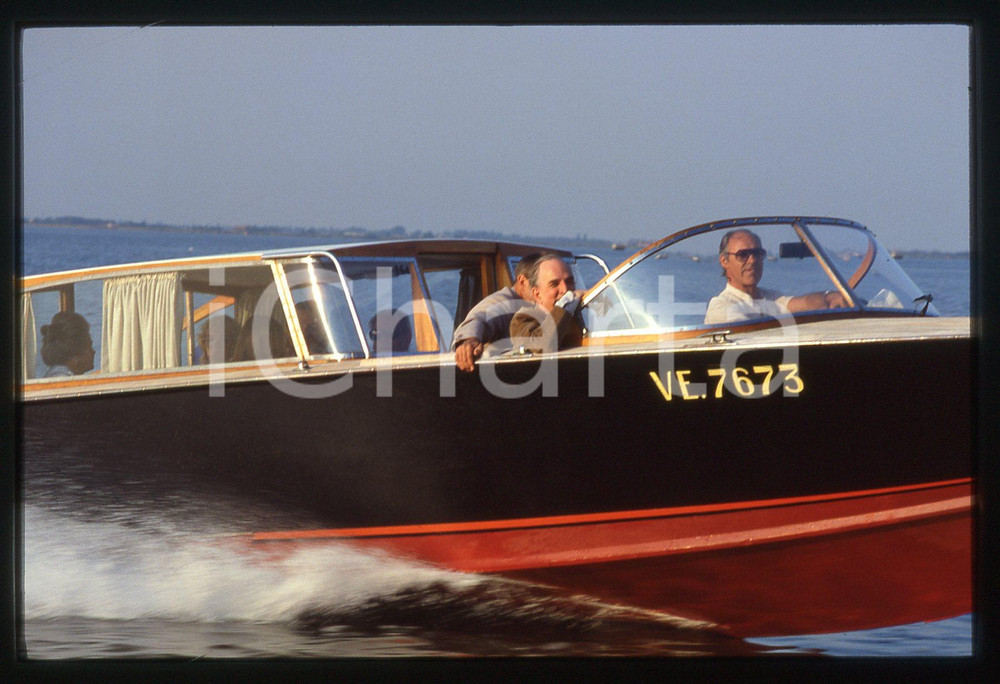 Fotografia d epoca originale 35mm vintage slide 1983 Festival VENEZIA  Ingmar BERGMAN in motoscafo 8 1